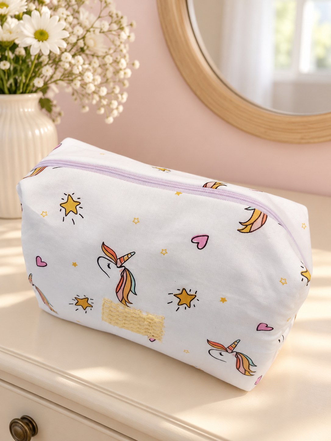 Trousse Licornes et étoiles — Des motifs doux et colorés